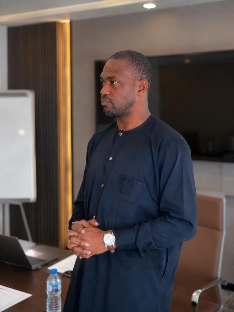 Consultants de Baba SADJO Consulting en réunion de travail